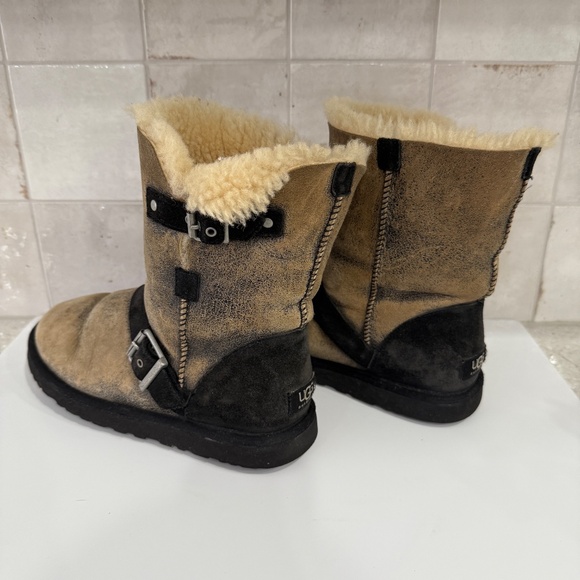UGG Classic Short Dylan Boots Sheepskin Shearling Boot Size 7 1001202 - Picture 4 of 11